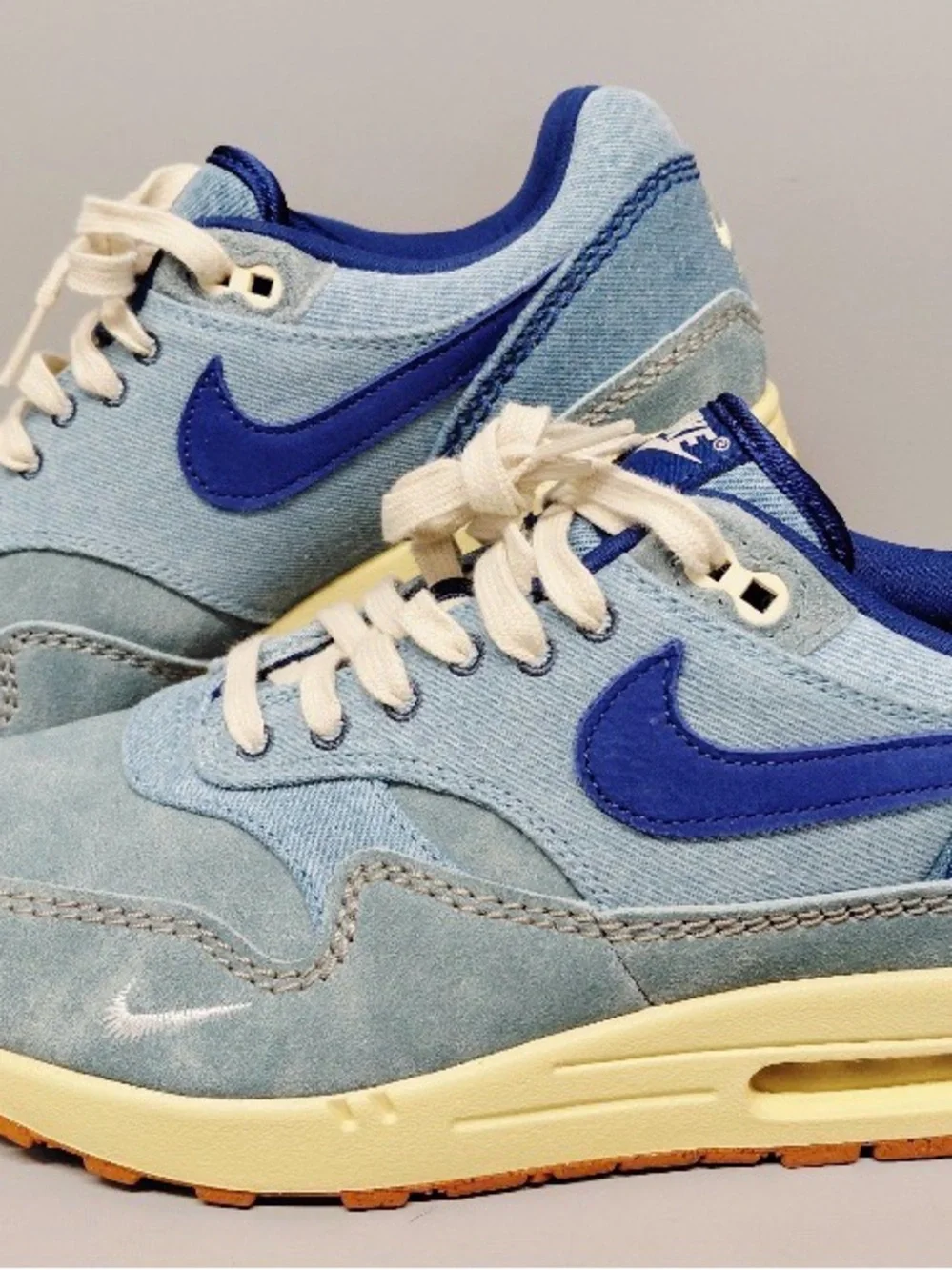 Nike Air Max Men’s Light Blue Denim and Suede Sneakers size 10.5